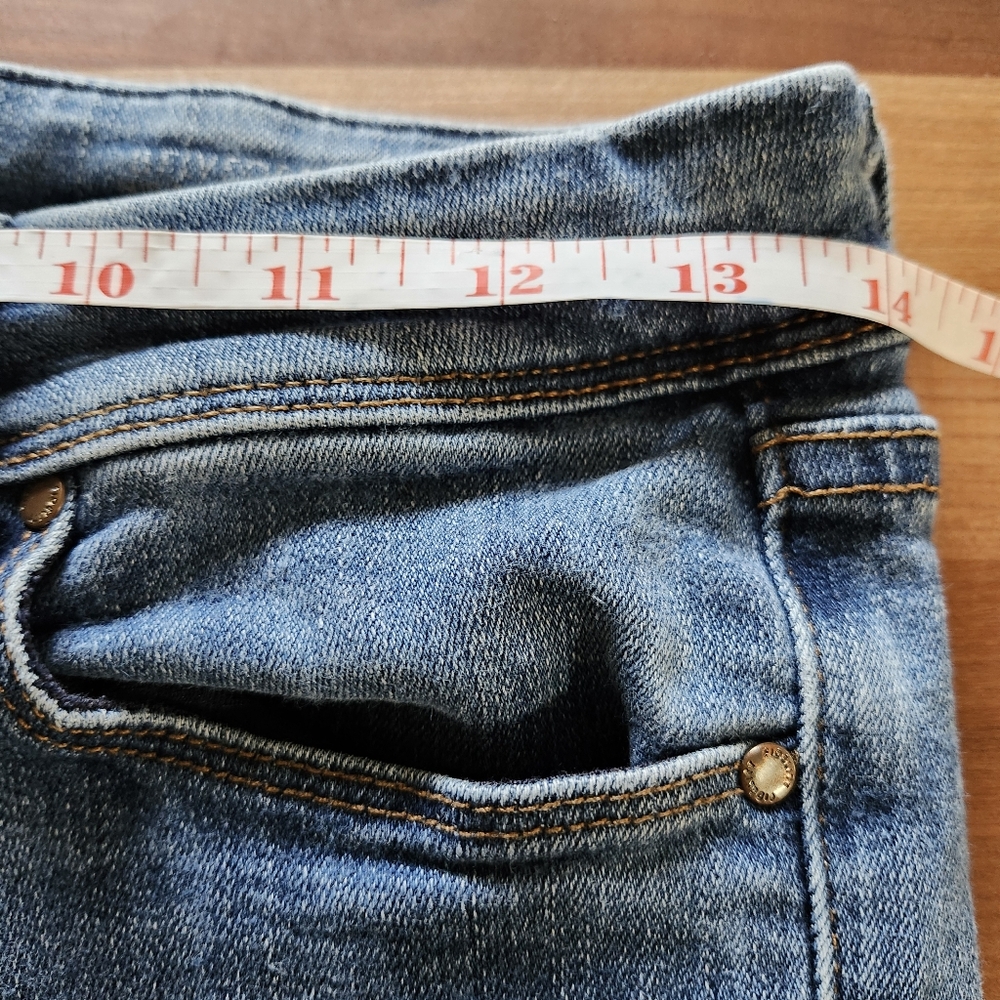 Fidelity Denim Women's Classic Blue Jeans. Size 26. - Picture 6 of 14
